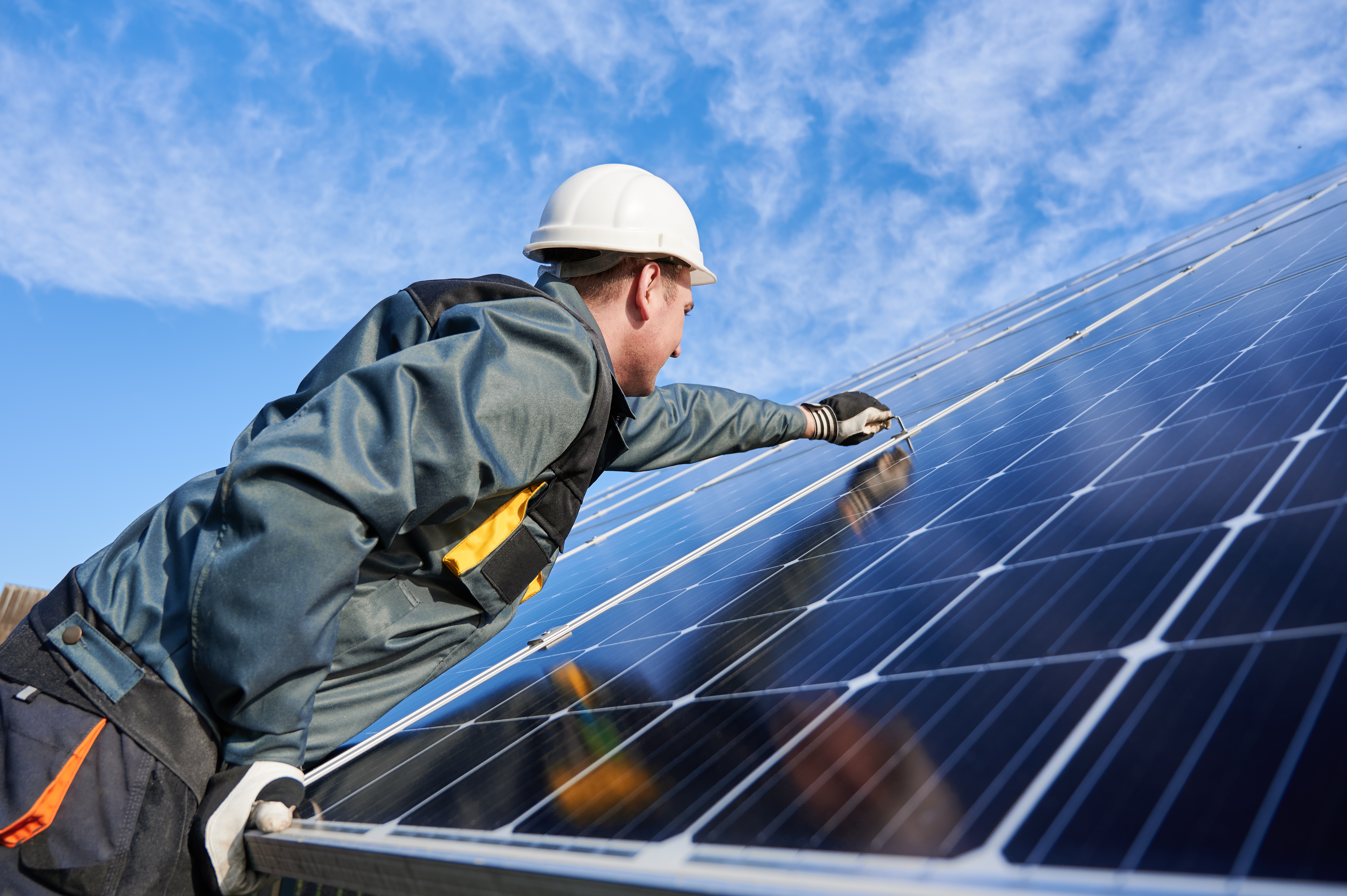Brookswalkers Team bei der Photovoltaikmontage